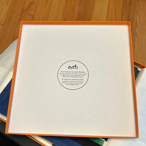 HERMES Figure Artisique Silk Scarf TAG UNWORN NEW IN BOX - Picture 5 of 13